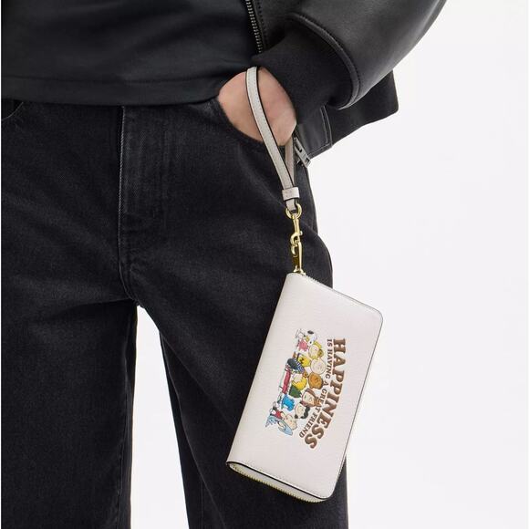 NWT CBN35 COACH x PEANUTS Long Zip Around Wallet Snoopy and Friends Chalk - Picture 6 of 6